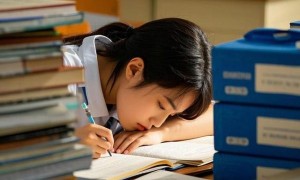 当书香遇上咖啡香：中学生与低因咖啡的健康邂逅